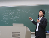 2015年10月に近畿大学経営学部で行われたイノベーション講義にゲスト講師として登壇